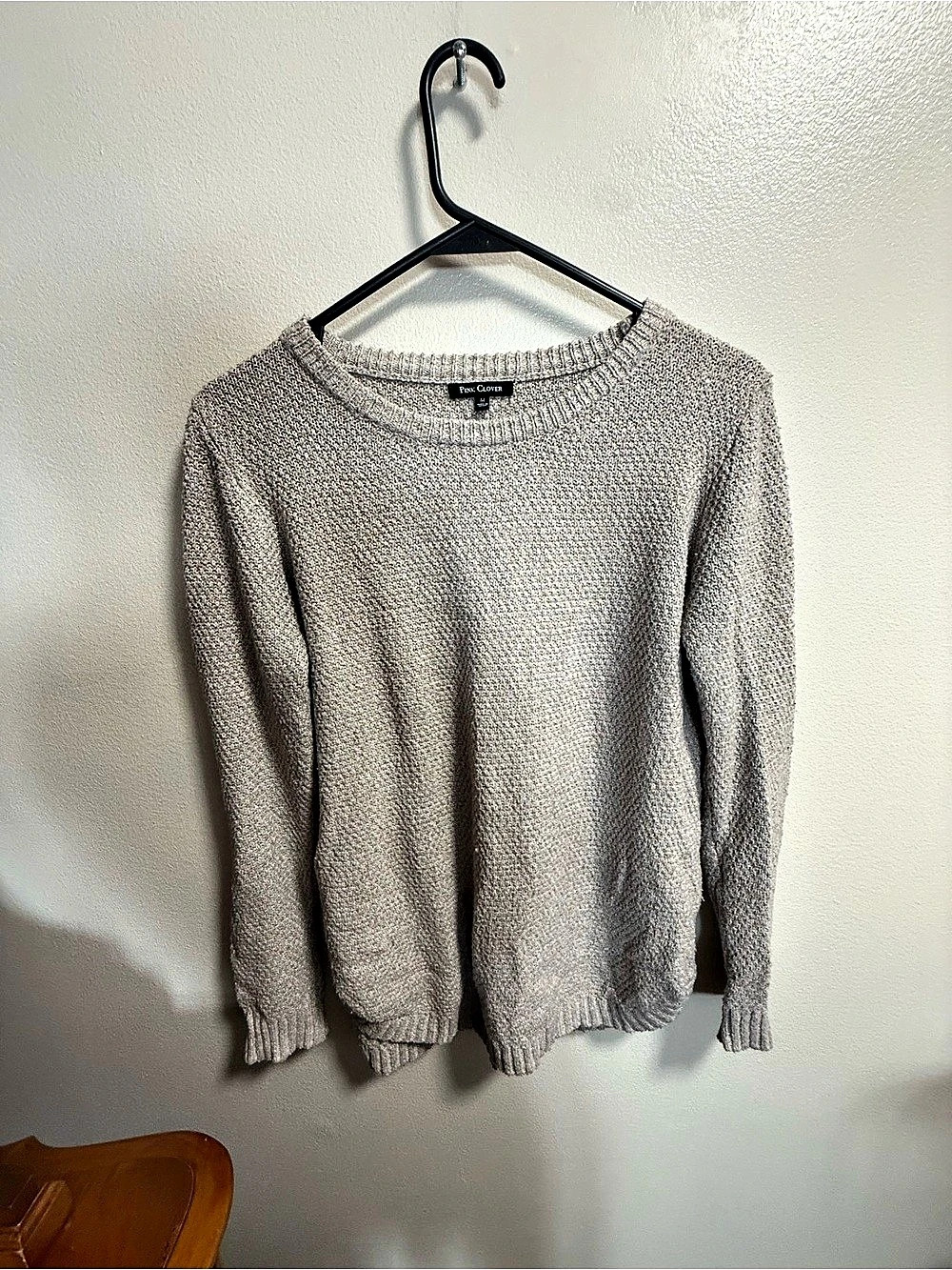Pink clover Women’s M beige Crew Neck Sweater
